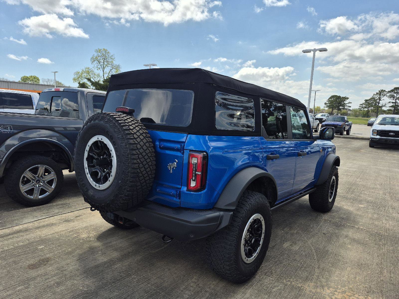 Certified 2023 Ford Bronco Badlands w/ Sasquatch Package image 2