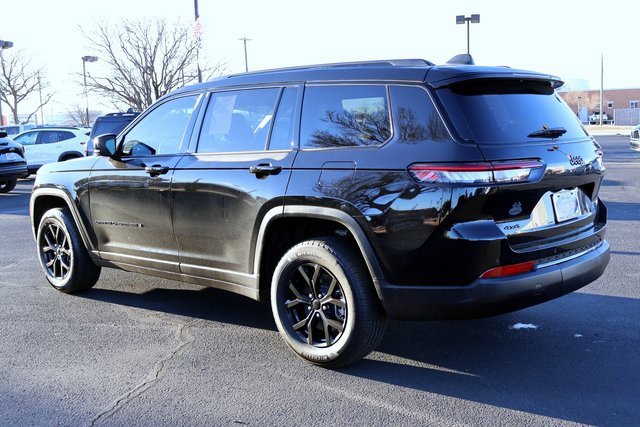 Used 2025 Jeep Grand Cherokee L Laredo image 16
