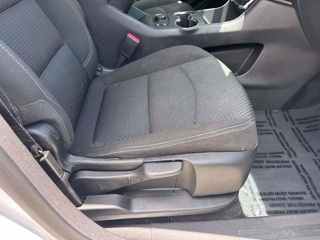 Used 2024 GMC Terrain SLE w/ Driver Convenience Package FWD image 11