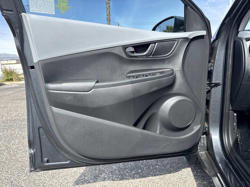 Used 2021 Hyundai Kona SE image 18