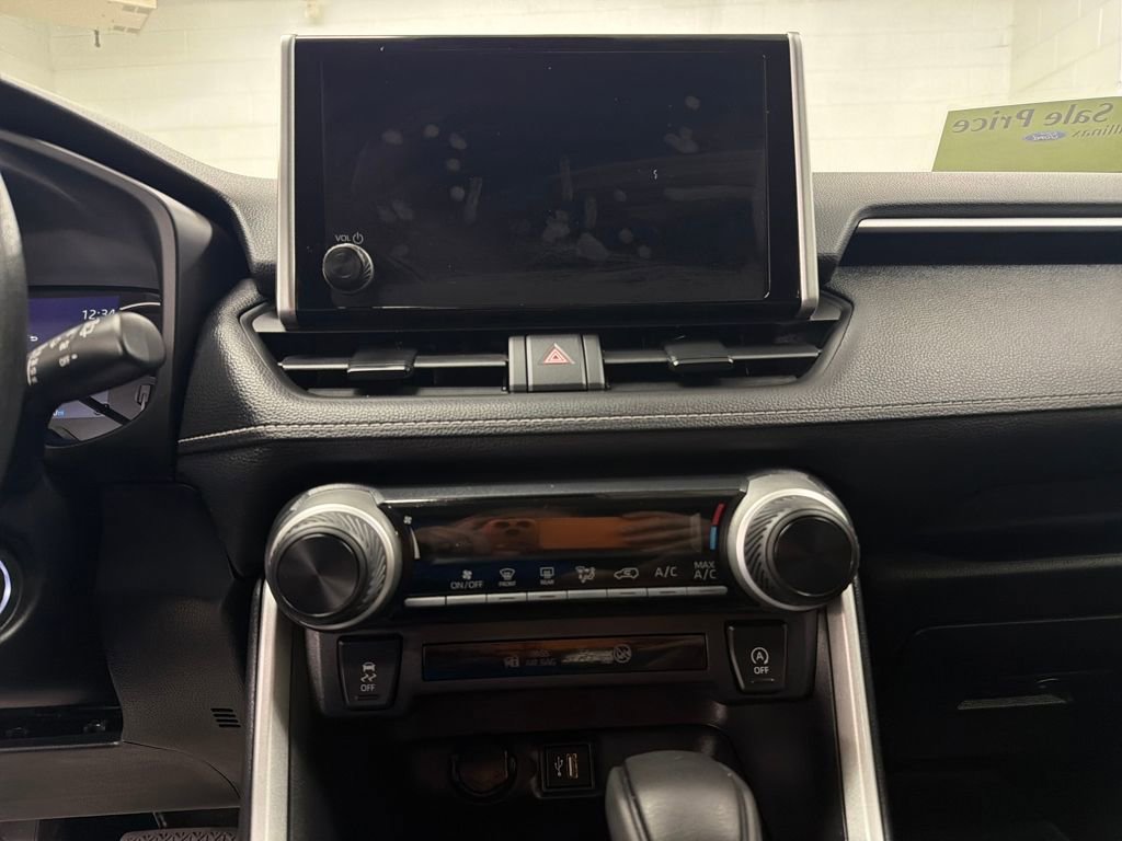Used 2024 Toyota RAV4 LE image 21