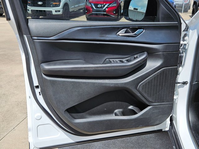 Used 2023 Jeep Grand Cherokee Altitude RWD image 11