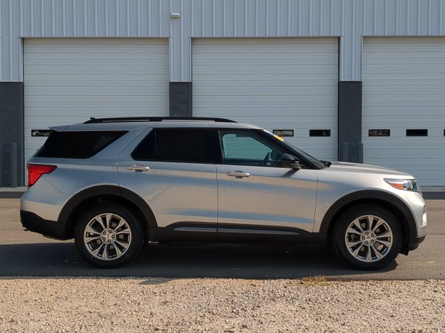 Certified 2023 Ford Explorer XLT w/ Equipment Group 202A AWD/4WD image 2