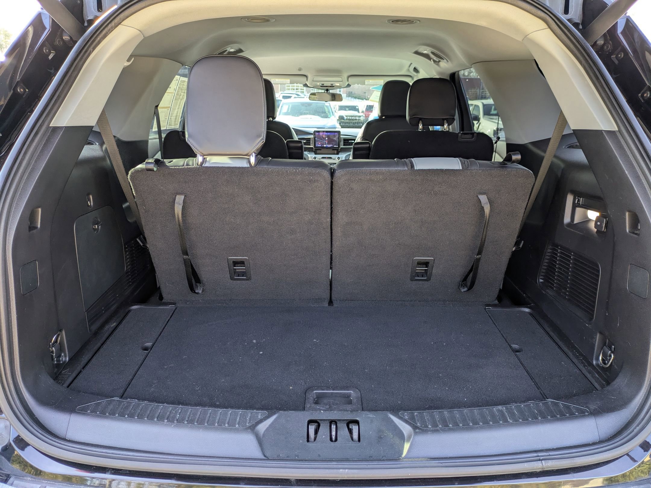 Certified 2021 Ford Explorer XLT w/ Equipment Group 202A image 35