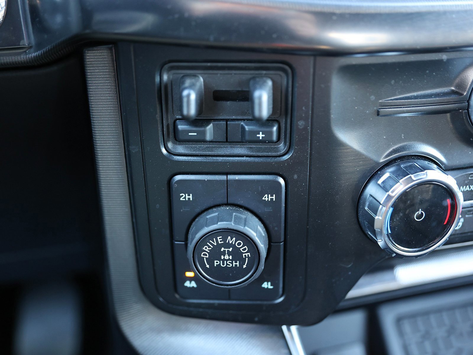 Certified 2024 Ford F150 Platinum w/ Equipment Group 702A High image 29