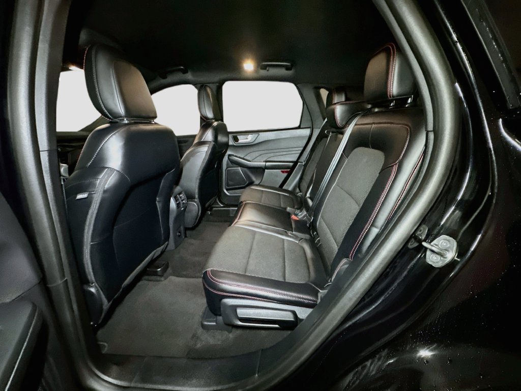Certified 2025 Ford Escape ST-Line AWD/4WD image 28