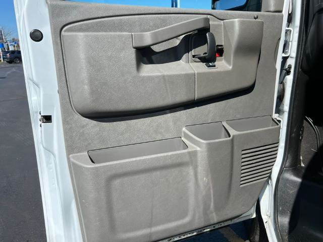 Used 2025 Chevrolet Express 3500 LT w/ LT Preferred Equipment Group RWD image 13
