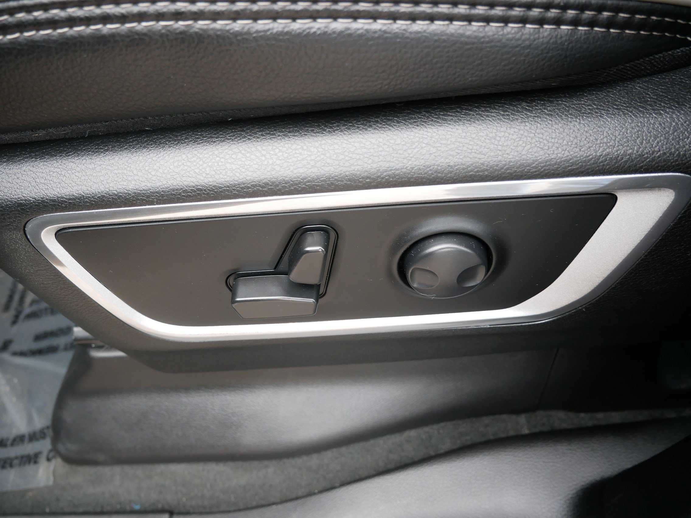 Used 2023 RAM 1500 Laramie AWD/4WD image 19