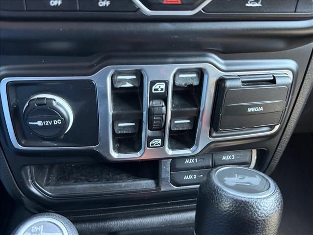 Used 2023 Jeep Wrangler Unlimited Sahara w/ Cold Weather Group AWD/4WD image 18