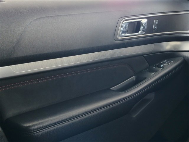 Certified 2019 Ford Explorer XLT w/ Equipment Group 202A image 38