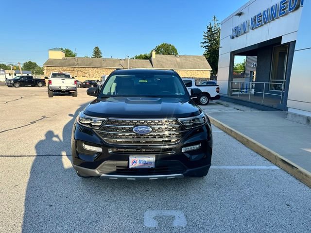 Certified 2022 Ford Explorer XLT w/ Equipment Group 202A AWD/4WD image 3