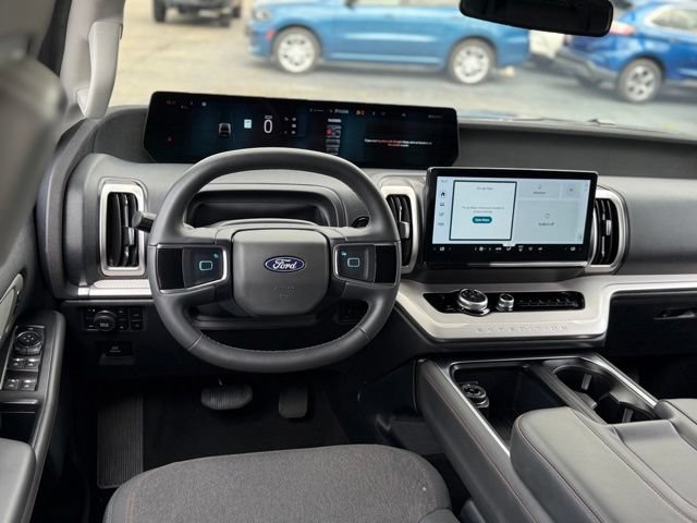 Certified 2025 Ford Expedition Active AWD/4WD image 6