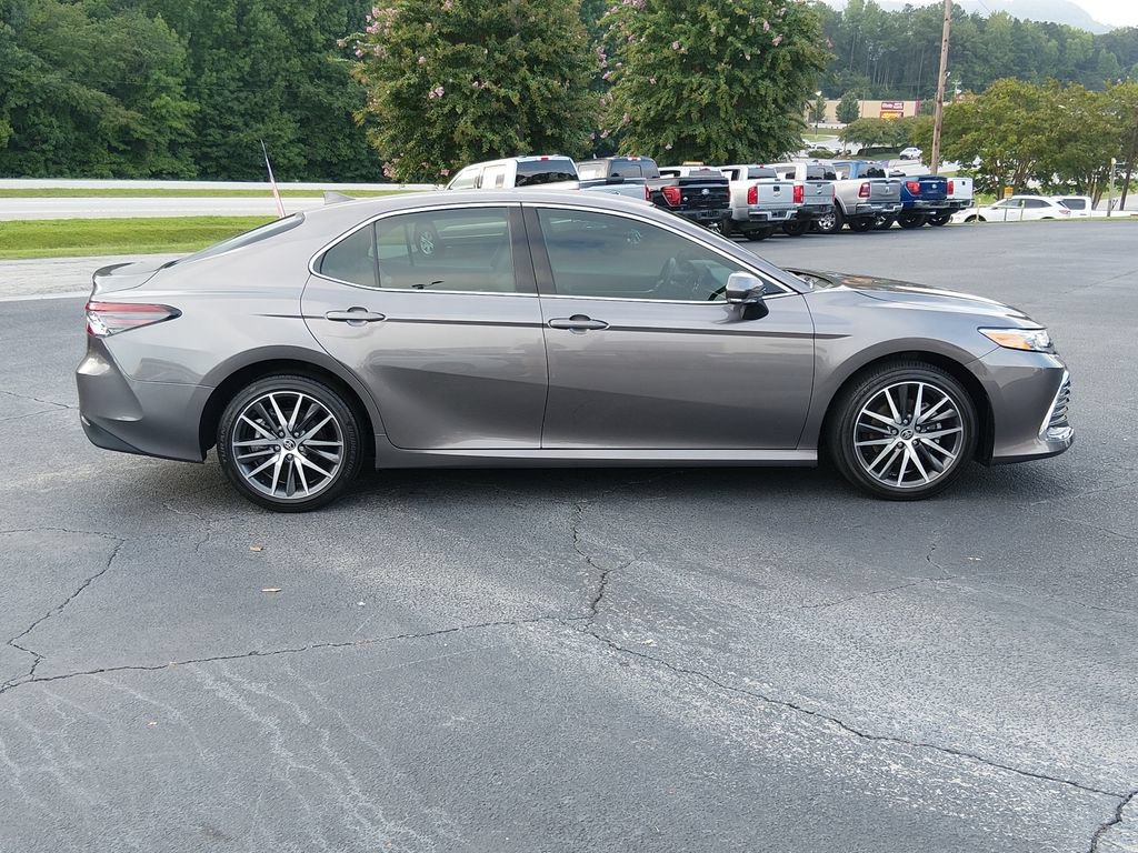 Used 2024 Toyota Camry XLE FWD image 3