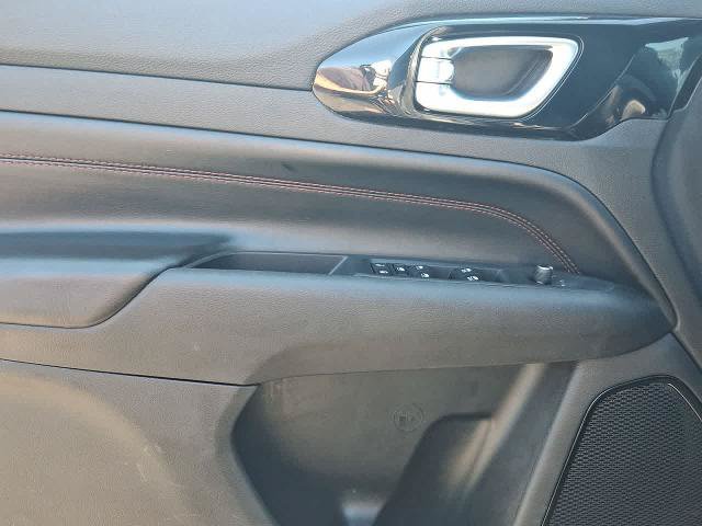 Used 2024 Jeep Compass Trailhawk AWD/4WD image 16
