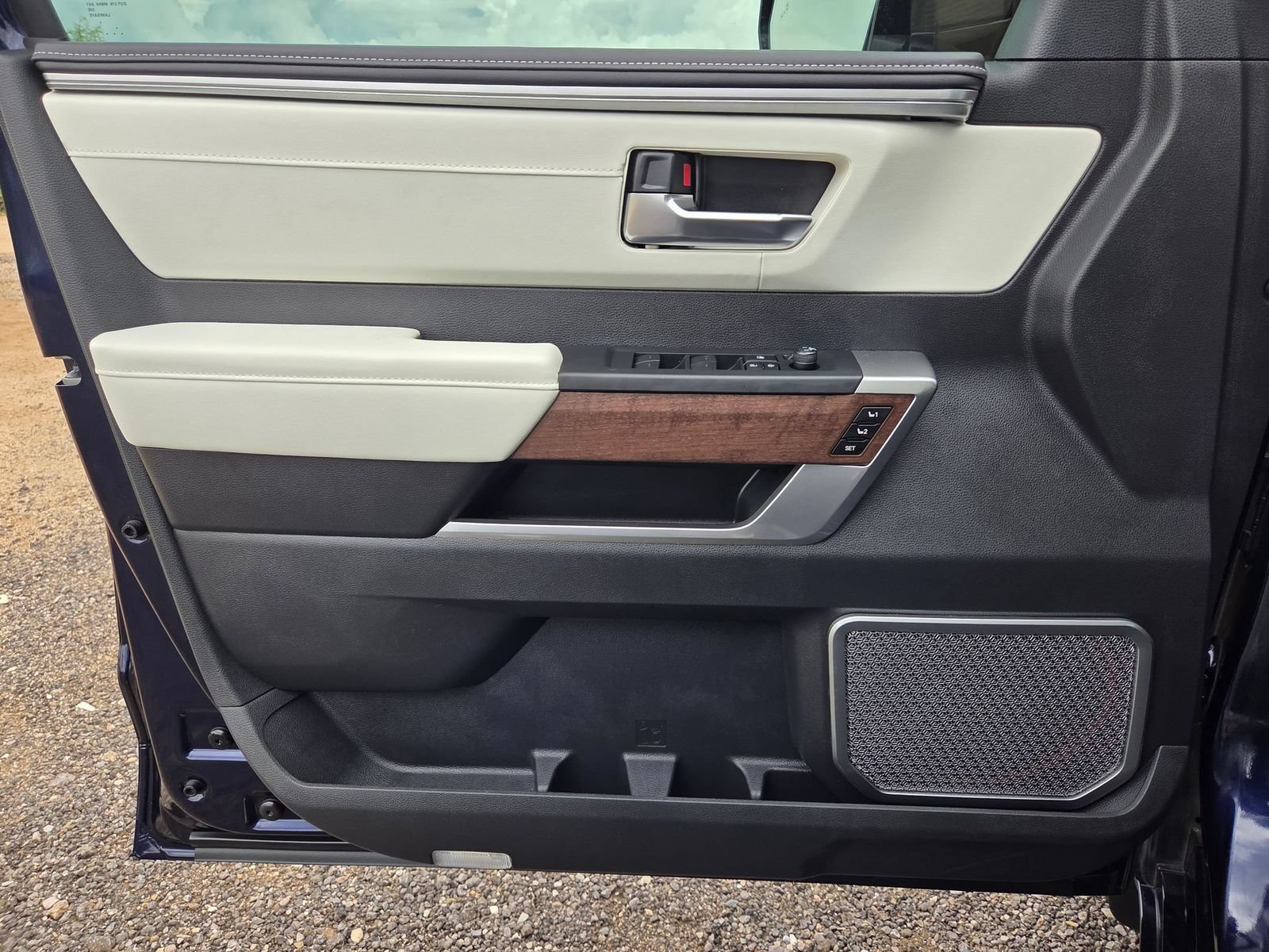 Used 2024 Toyota Sequoia Capstone AWD/4WD image 12