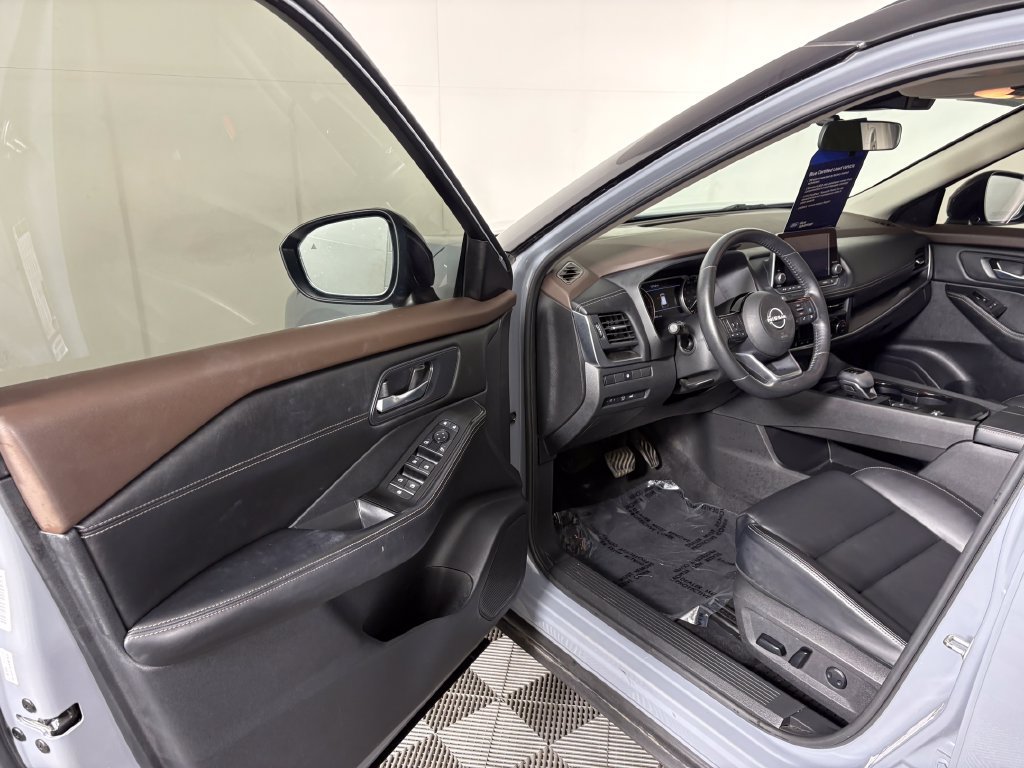 Used 2023 Nissan Rogue SV w/ SV Premium B Package FWD image 11