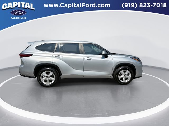 Used 2023 Toyota Highlander LE FWD image 9