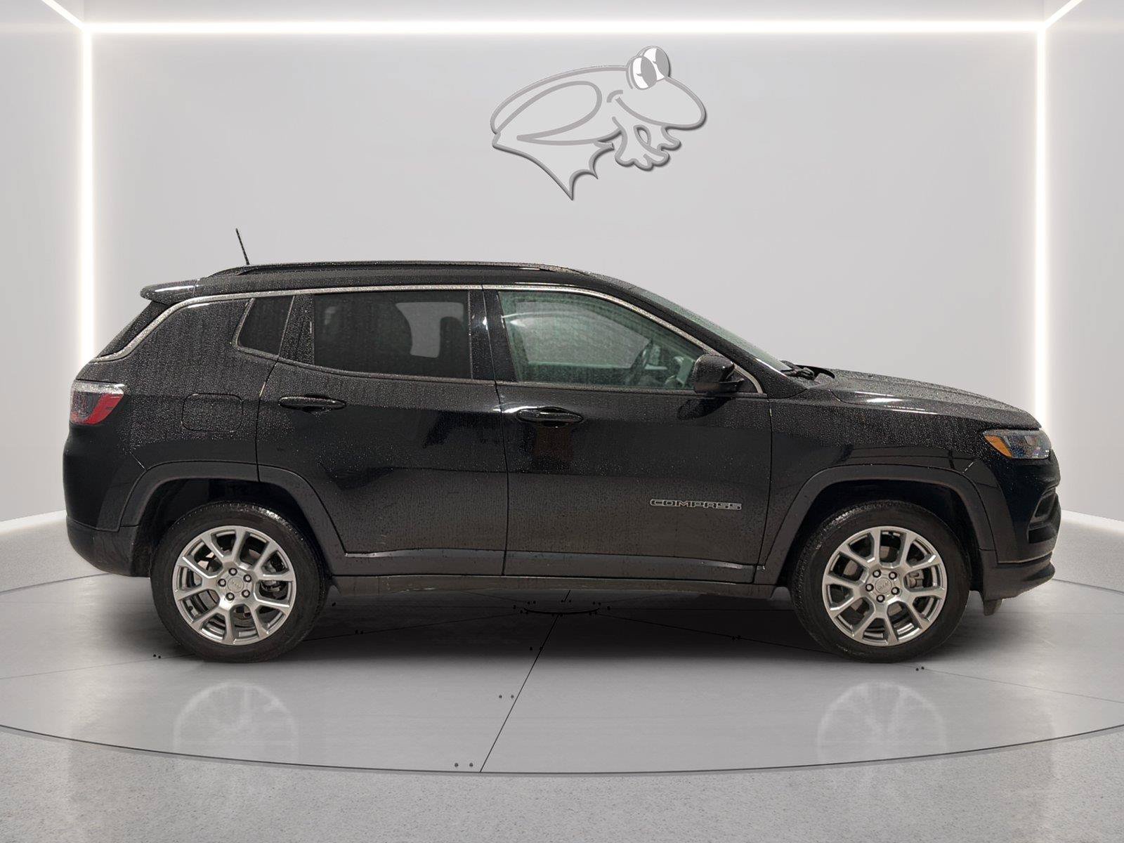 Used 2022 Jeep Compass Latitude w/ Sun and Sound Group AWD/4WD image 6