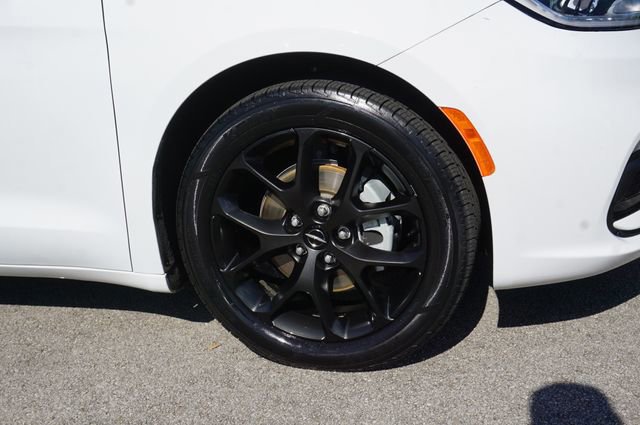 Used 2023 Chrysler Pacifica Touring-L w/ S Appearance Package image 18