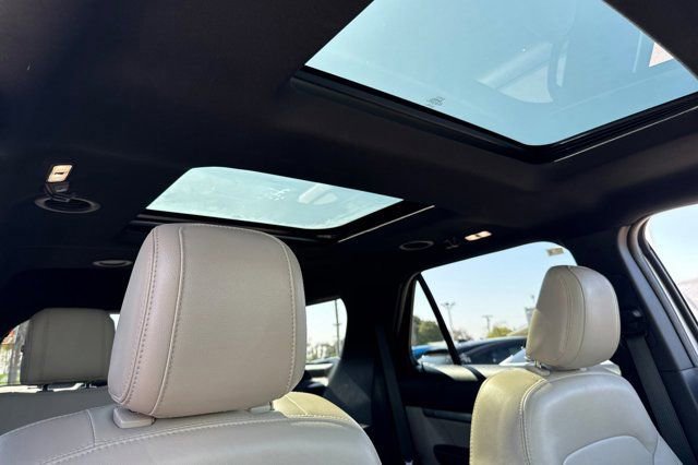 Certified 2018 Ford Explorer XLT w/ Equipment Group 202A image 20