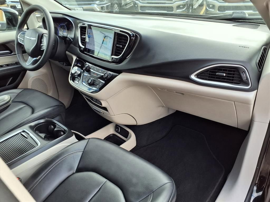 Used 2024 Chrysler Pacifica Touring-L image 31