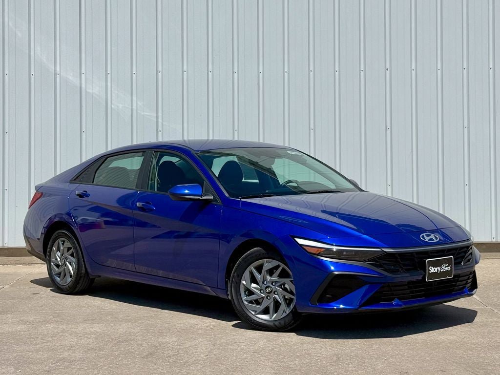 Used 2025 Hyundai Elantra Hybrid FWD image 8
