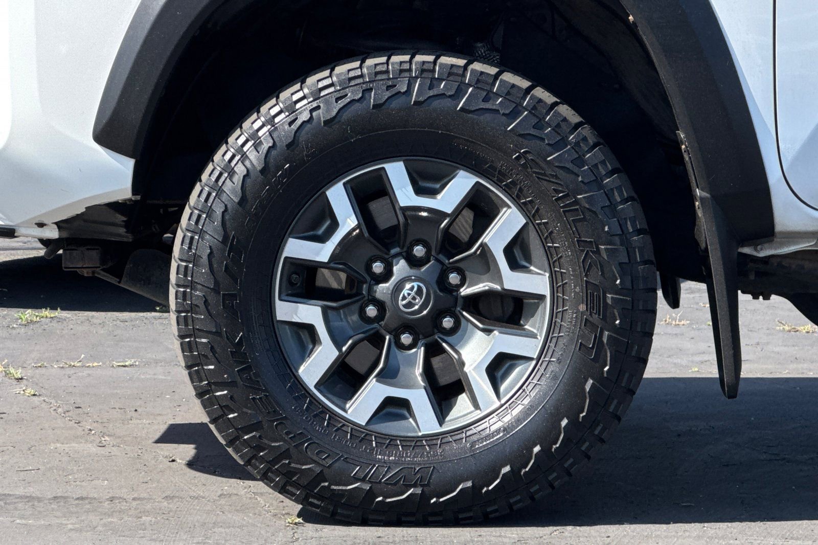 Used 2017 Toyota Tacoma TRD Off-Road AWD/4WD image 36