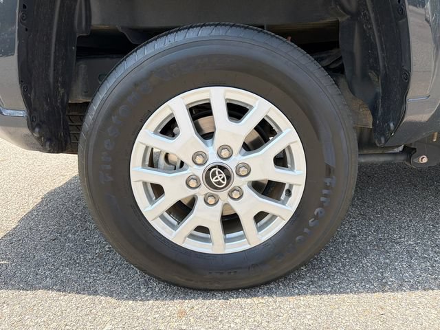 Used 2025 Toyota Tacoma SR5 AWD/4WD image 17