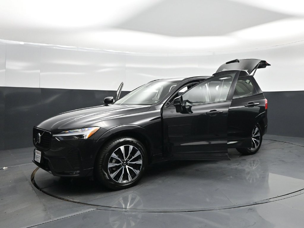 Used 2025 Volvo XC60 B5 Plus AWD/4WD image 30