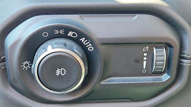 Used 2025 Jeep Wrangler Unlimited Sahara image 10