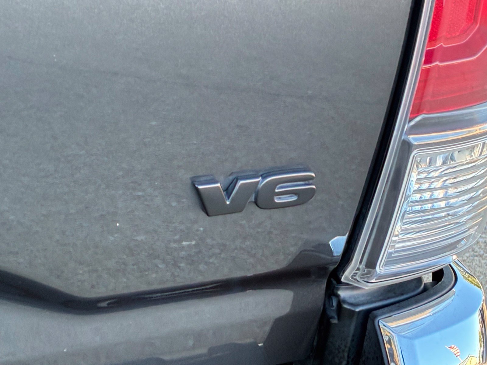 Used 2020 Toyota Tacoma TRD Off-Road AWD/4WD image 12