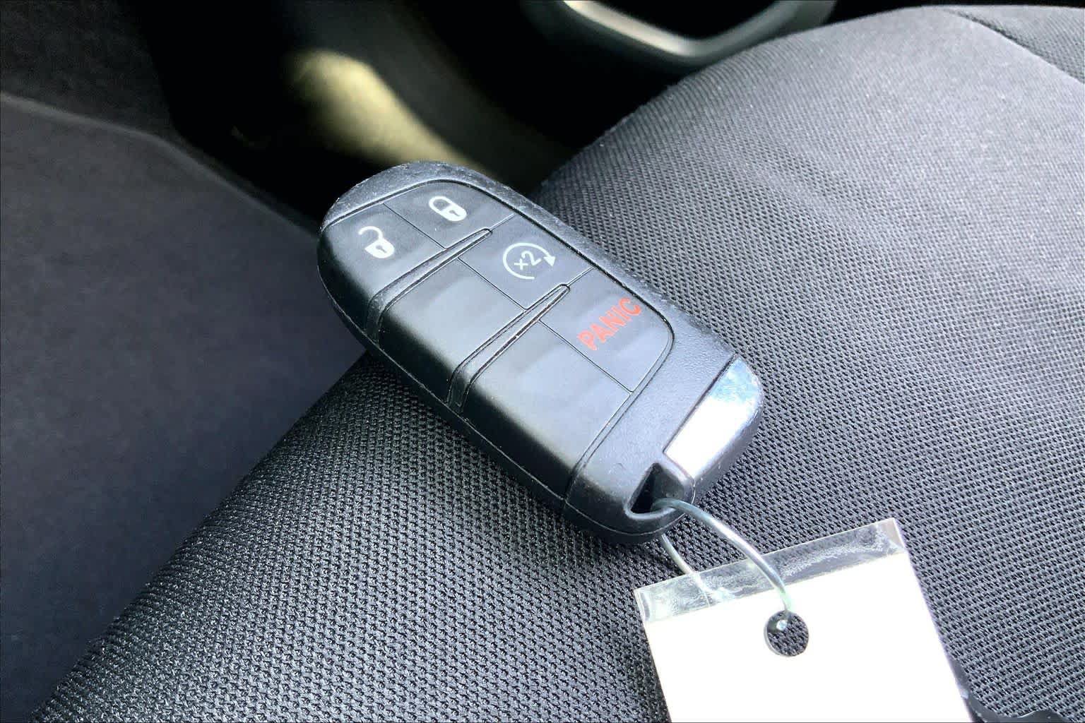 Used 2018 Jeep Renegade Latitude FWD image 15