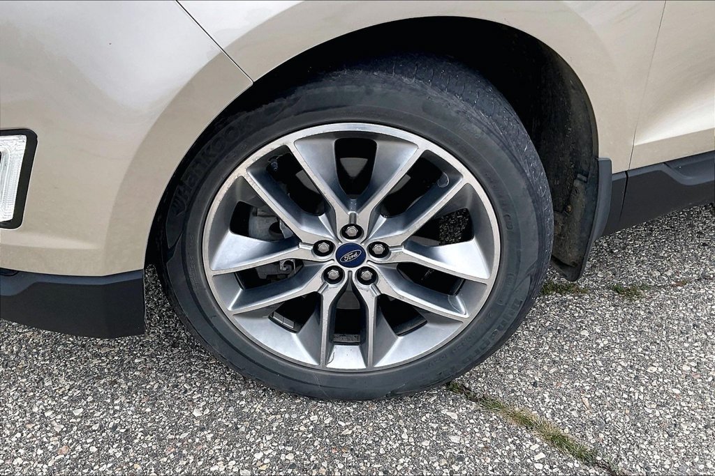 Certified 2018 Ford Edge Titanium w/ Technology Package AWD/4WD image 4