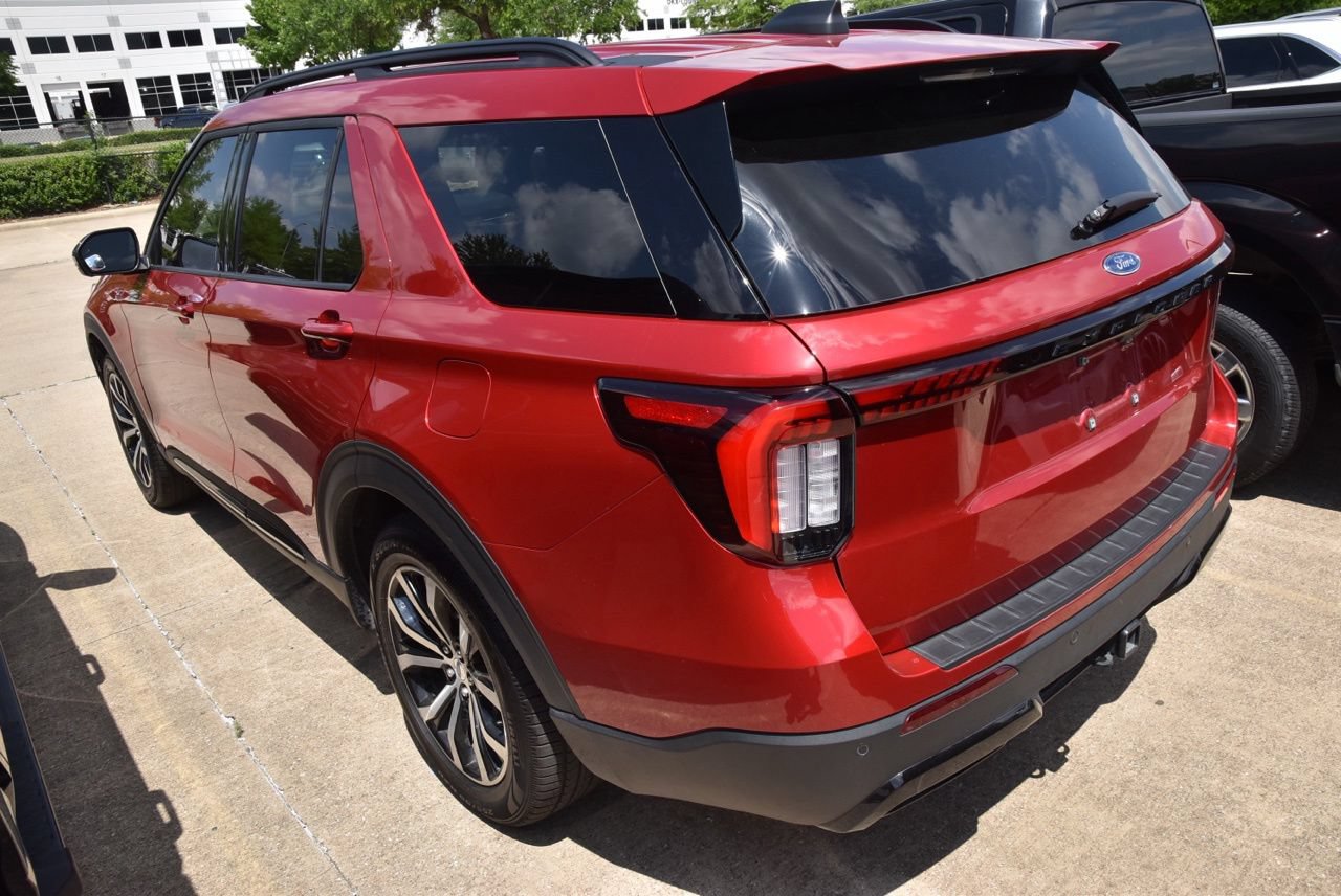 Certified 2025 Ford Explorer ST-Line RWD image 6