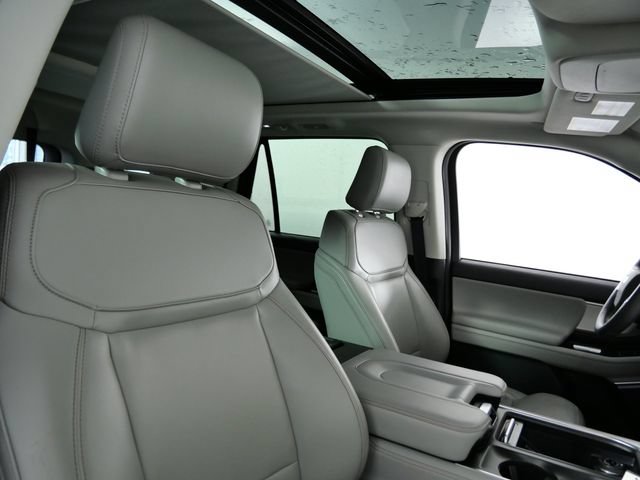 Certified 2025 Ford Expedition Active AWD/4WD image 11