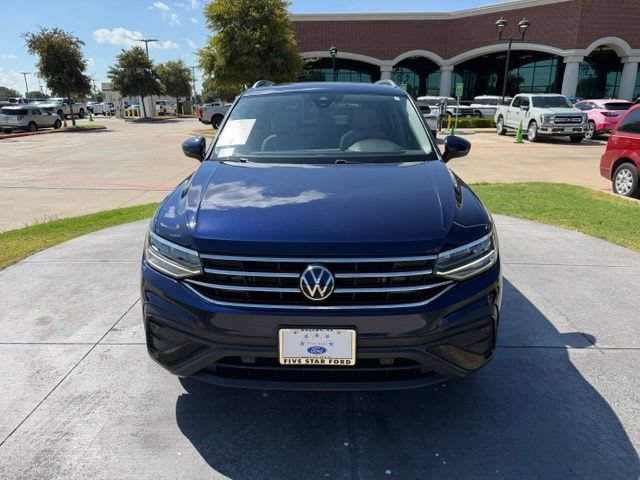 Used 2023 Volkswagen Tiguan SE w/ Panoramic Sunroof Package FWD image 2