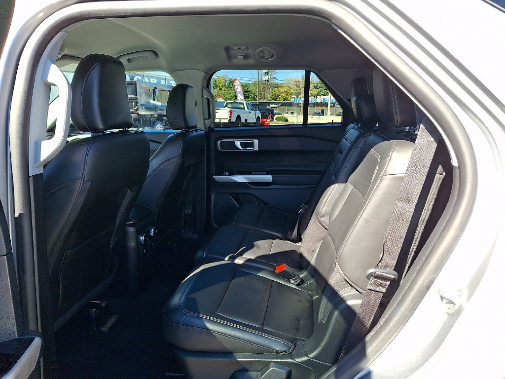 Certified 2023 Ford Explorer XLT w/ Equipment Group 202A AWD/4WD image 11