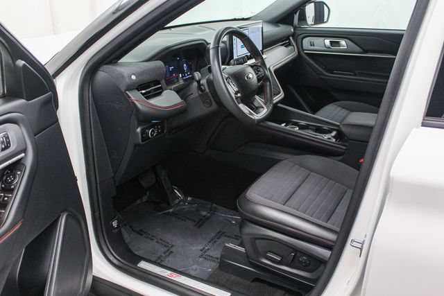 Certified 2025 Ford Explorer ST-Line w/ Premium Package RWD image 13