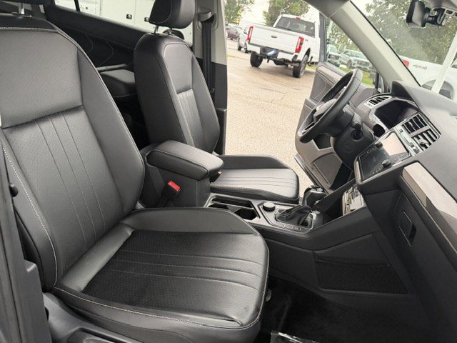 Used 2022 Volkswagen Tiguan SE AWD/4WD image 36