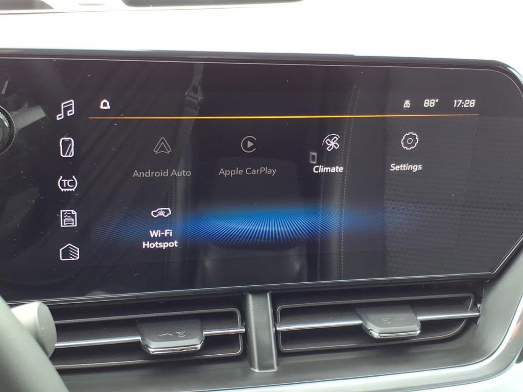 Used 2025 Chevrolet Trax LT w/ LT Convenience Package image 19