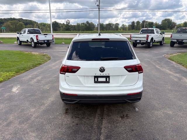 Used 2023 Volkswagen Tiguan SE w/ Panoramic Sunroof Package FWD image 7