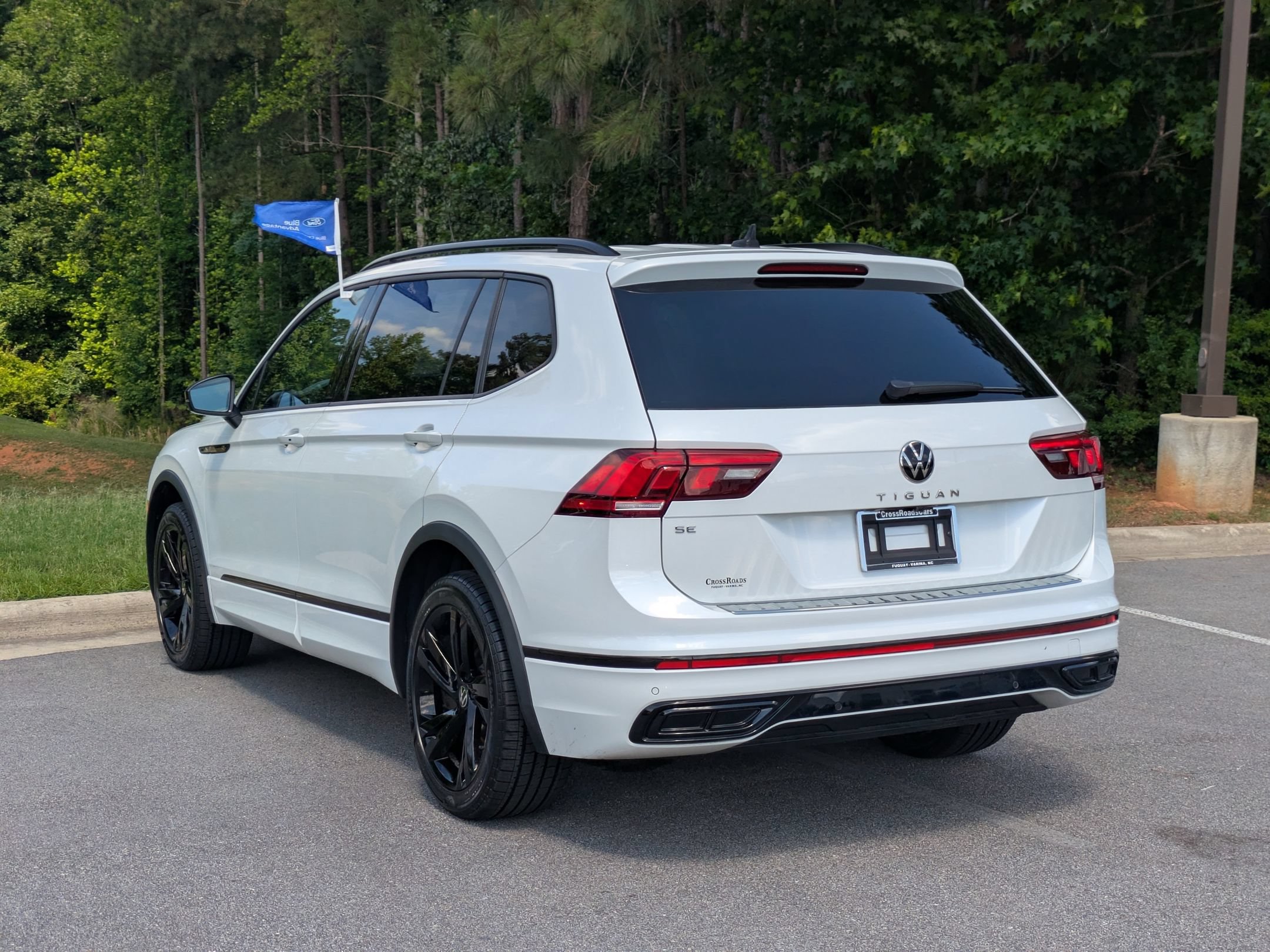 Used 2024 Volkswagen Tiguan SE R-Line FWD image 5