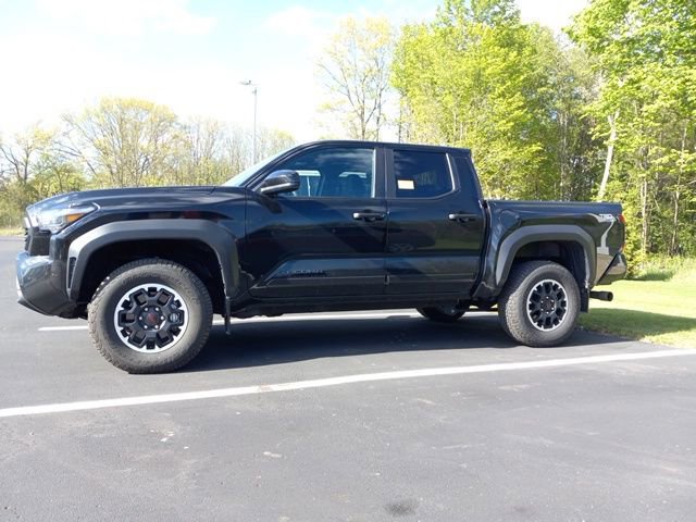 Used 2024 Toyota Tacoma TRD Off-Road AWD/4WD image 17