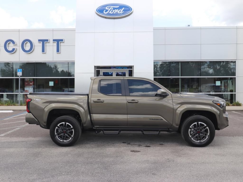 Used 2026 Toyota Tacoma TRD Sport w/ TRD Sport Premium Package RWD image 17