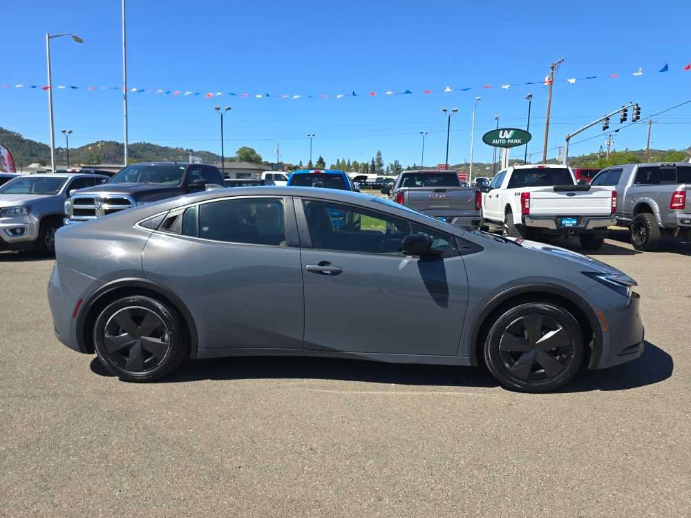 Used 2023 Toyota Prius LE FWD image 6