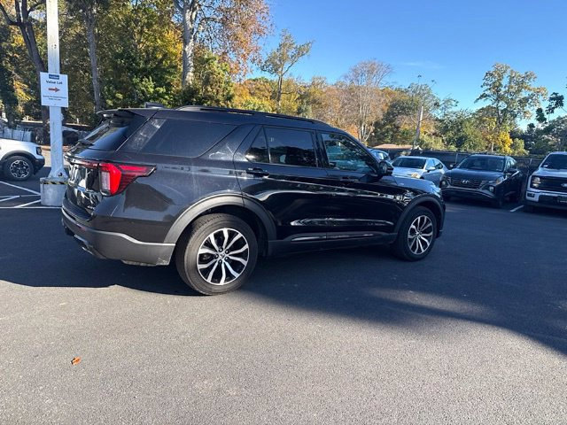 Certified 2025 Ford Explorer ST-Line AWD/4WD image 9