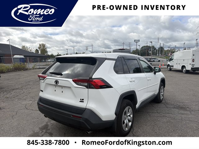 Used 2022 Toyota RAV4 LE AWD/4WD image 5