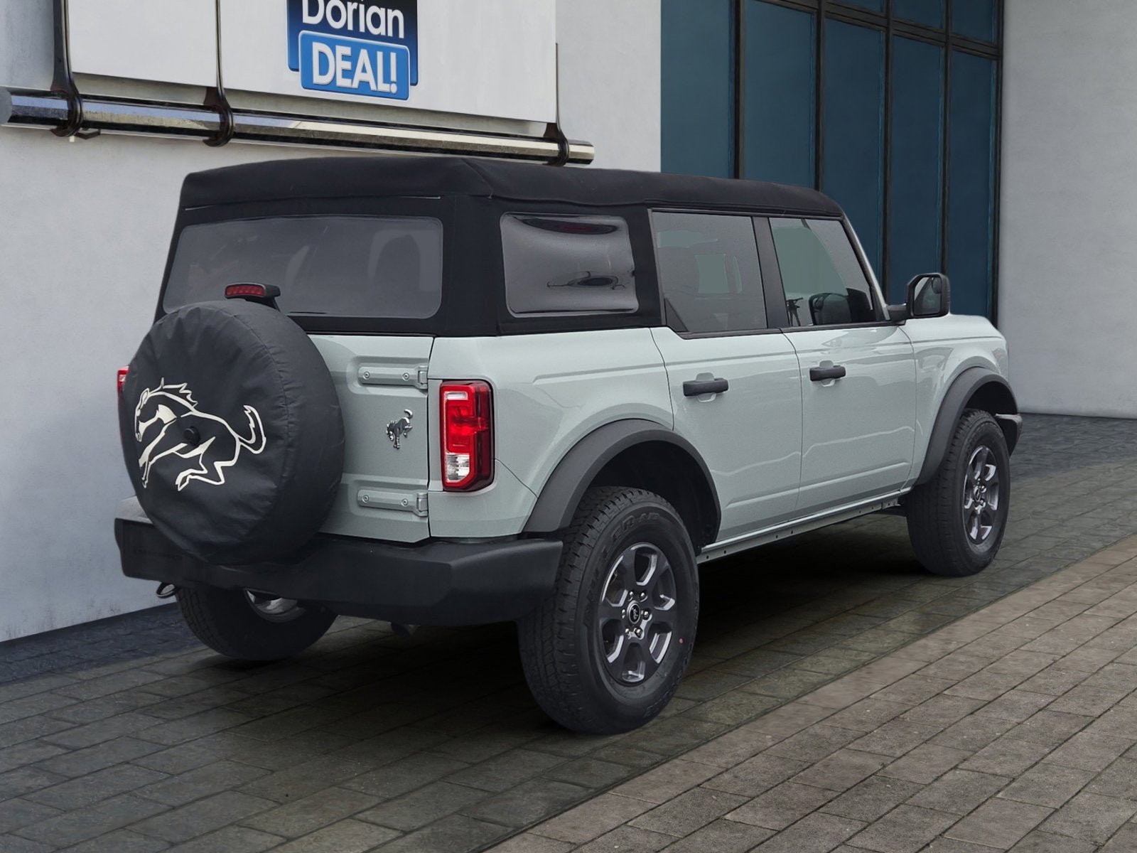 Certified 2023 Ford Bronco 4-Door AWD/4WD image 3