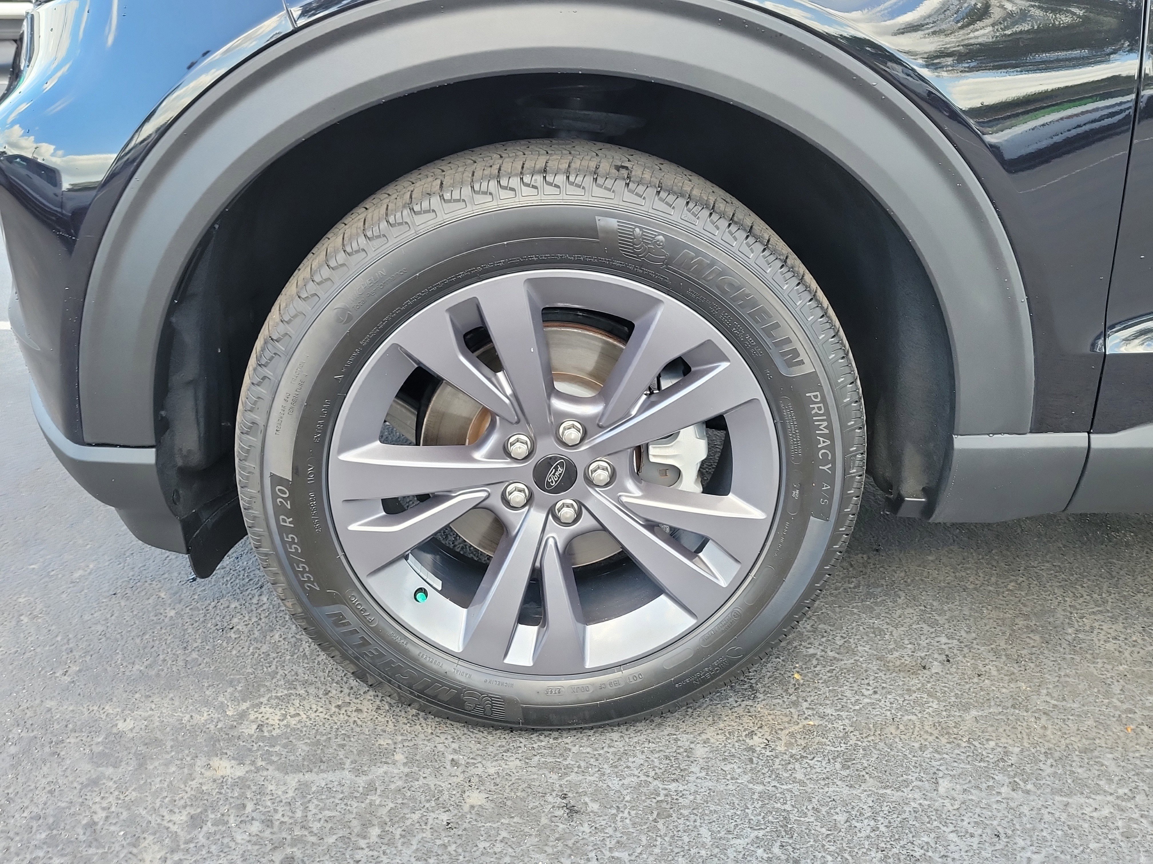 Certified 2023 Ford Explorer XLT w/ Equipment Group 202A AWD/4WD image 5