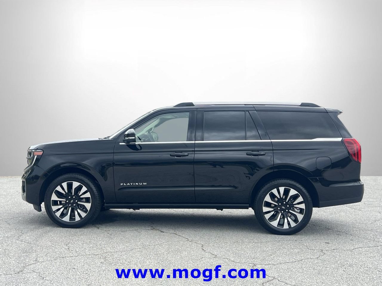 Certified 2025 Ford Expedition Platinum w/ Driver's Package AWD/4WD image 28